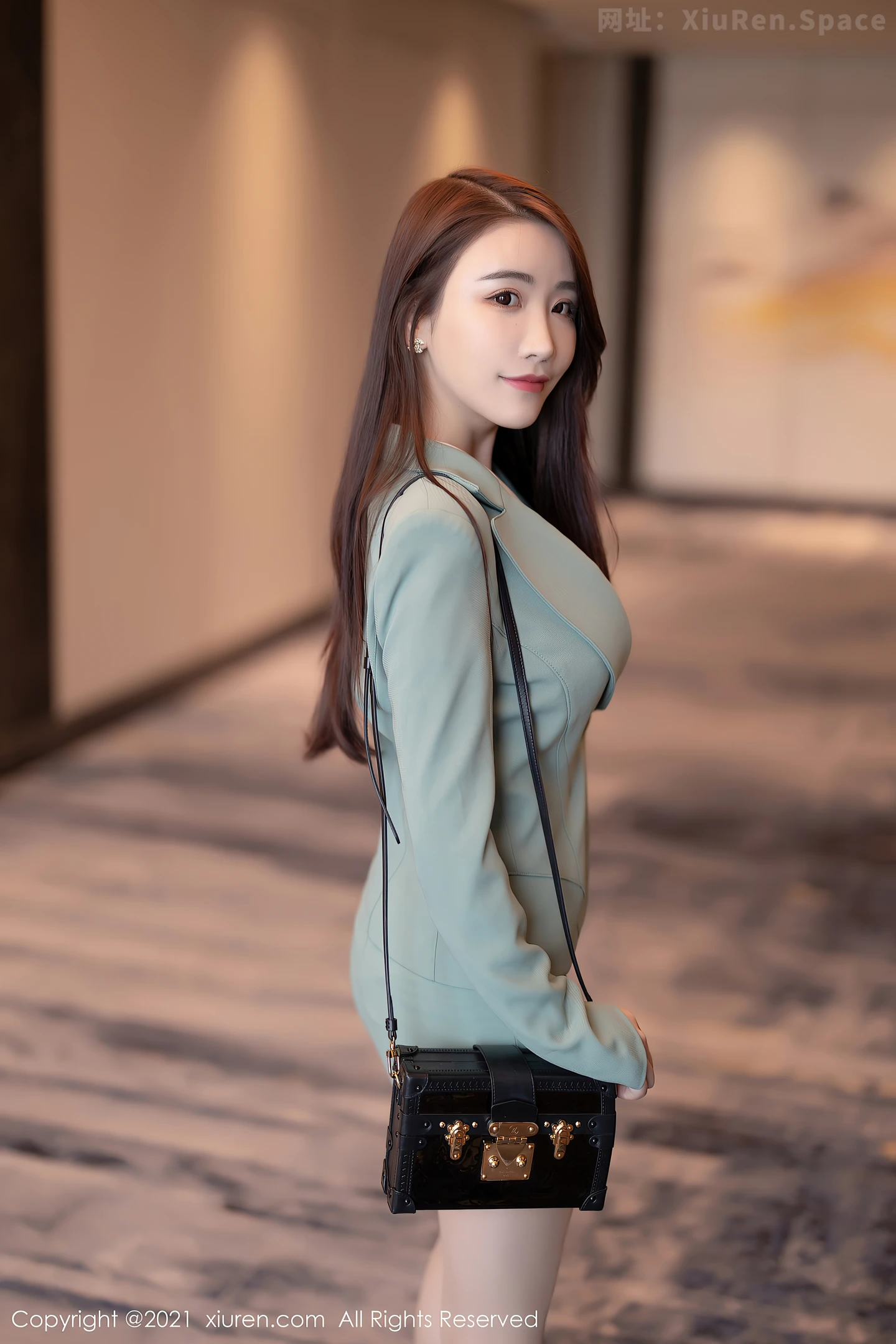 图片[6]-[XiuRen秀人网]VOL.3728 女神Cherry绯月樱江浙沪旅拍脱职业装露性感内衣完美诱惑写真81P-秀人网官方网站